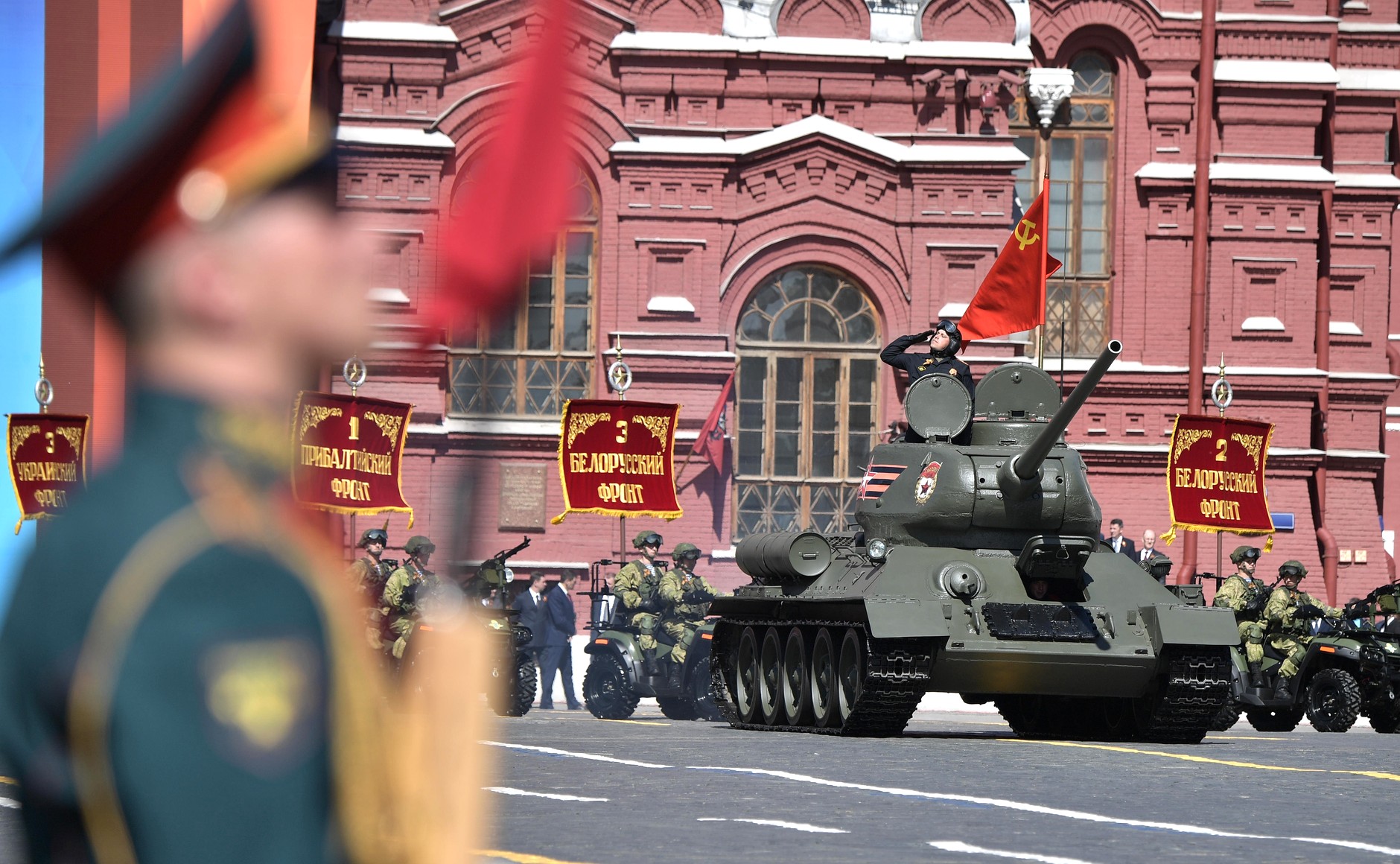 Вучич заявил, что поедет в Москву на 9 Мая, несмотря на угрозы