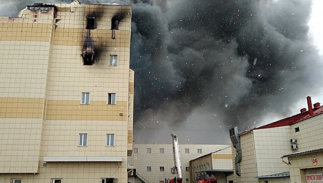 При пожаре в кемеровском ТЦ погибли не менее восьми детей