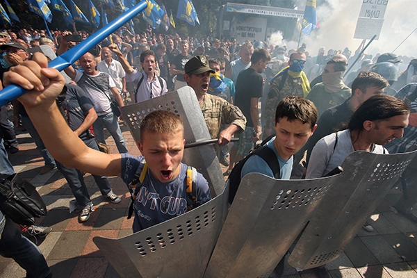 Почему украинские регионы настойчиво требуют автономии от Киева