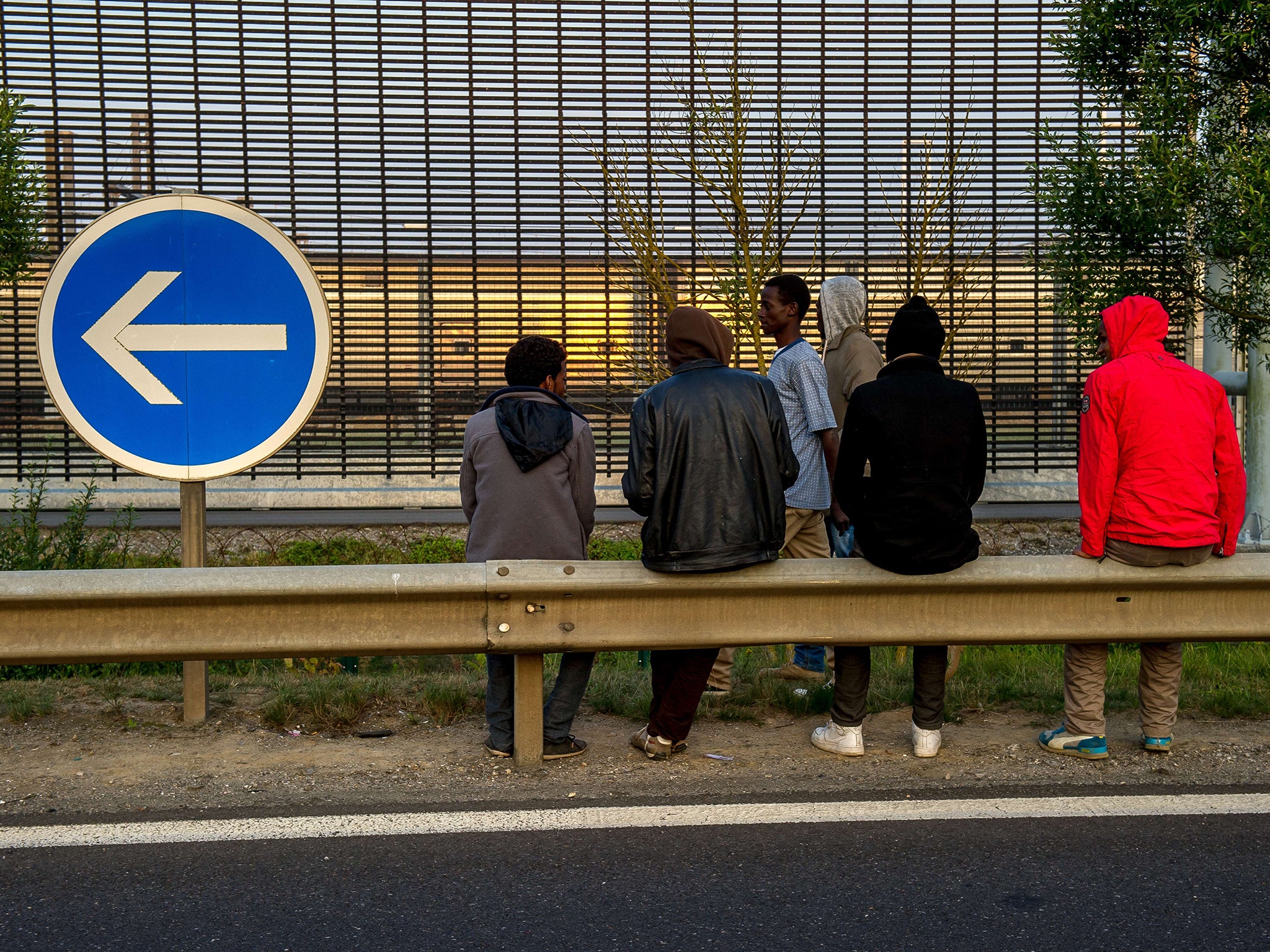 Sky News: Великобритания ужесточает миграционное законодательство — но самых отчаянных это не остановит