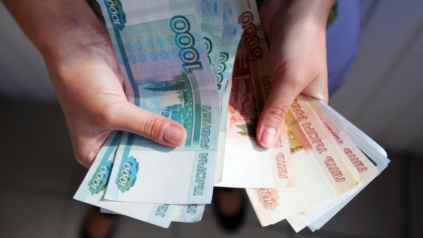 Рублёвый отдых: как могут измениться курсы доллара США и евро летом
