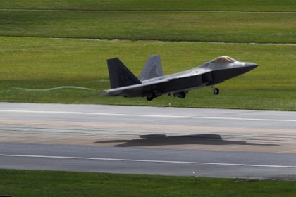 США перебросили в Европу истребители F-22 Raptor