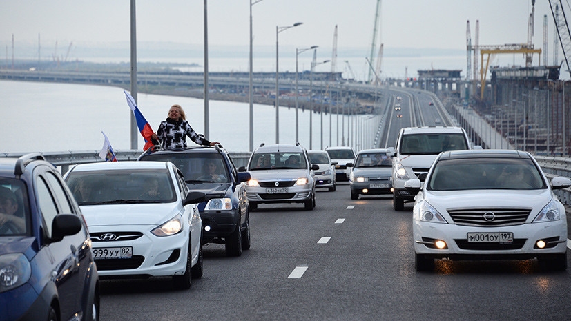 Над уровнем пролива: Крымский мост открыли для легковых автомобилей и пассажирских автобусов