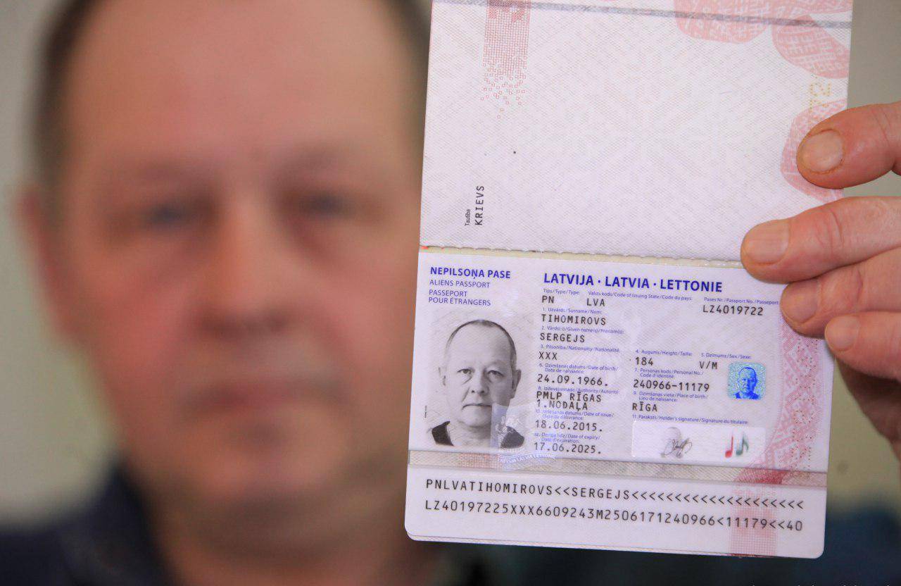 Латвия хочет депортировать пенсионеров с гражданством России